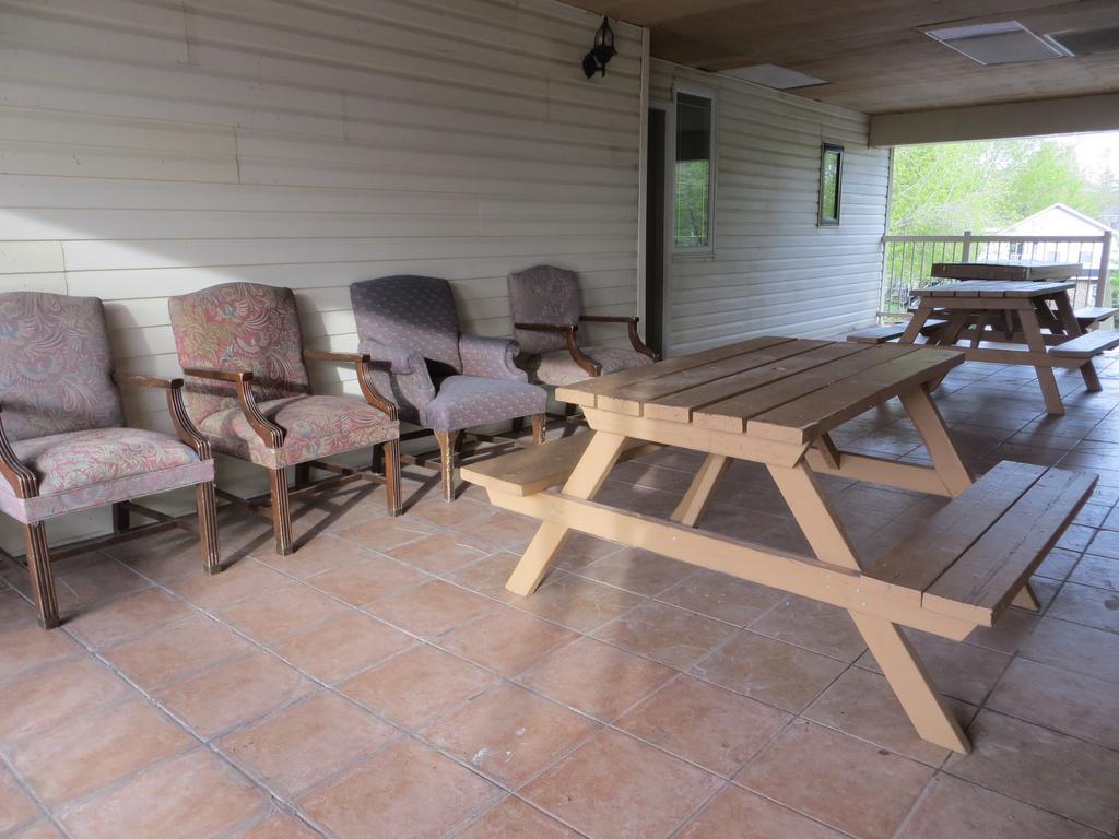Villa Nova Motel Wasaga Beach Bagian luar foto