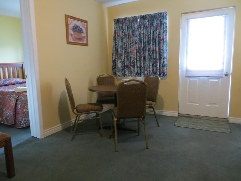 Villa Nova Motel Wasaga Beach Bagian luar foto