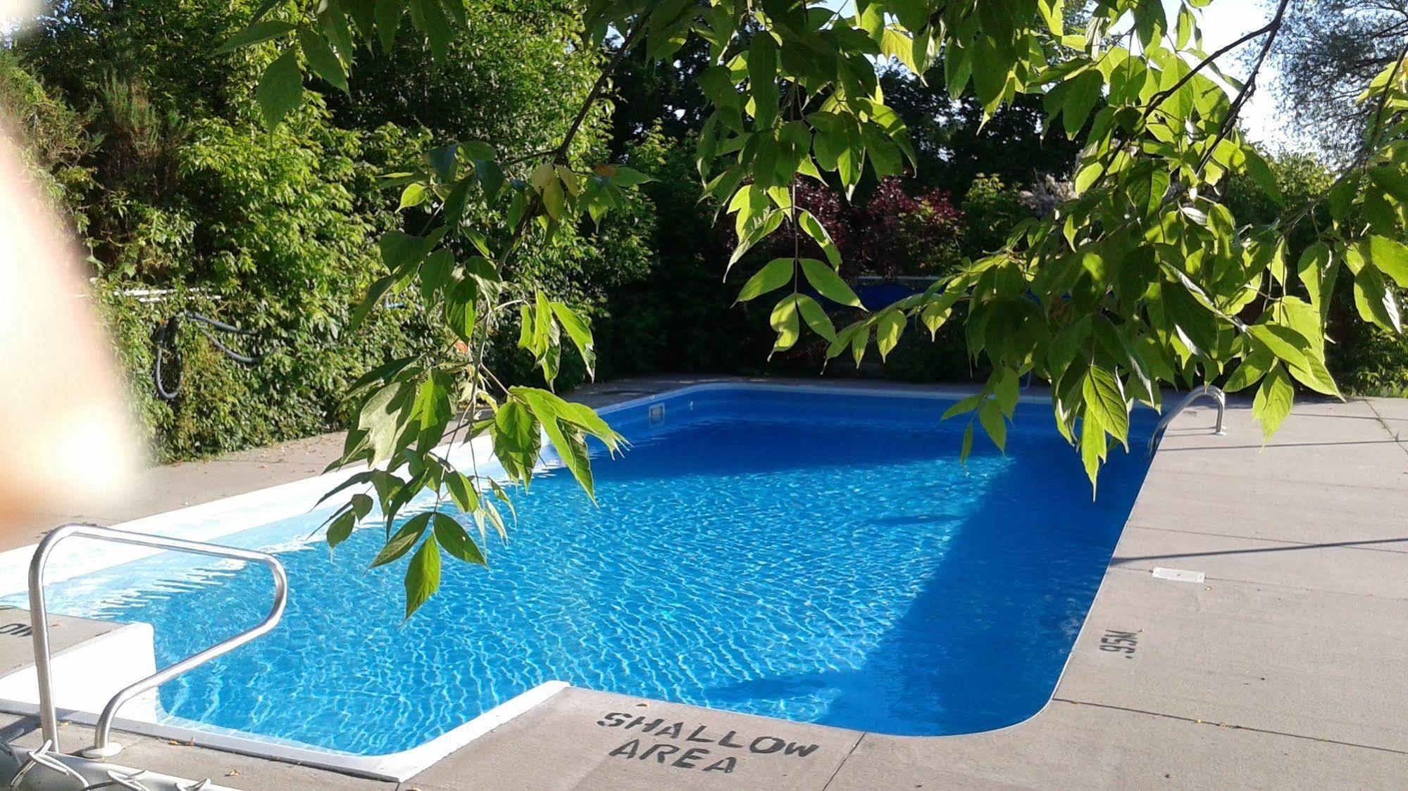 Villa Nova Motel Wasaga Beach Bagian luar foto
