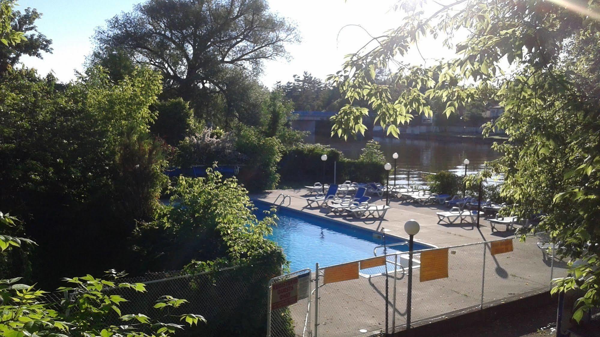Villa Nova Motel Wasaga Beach Bagian luar foto