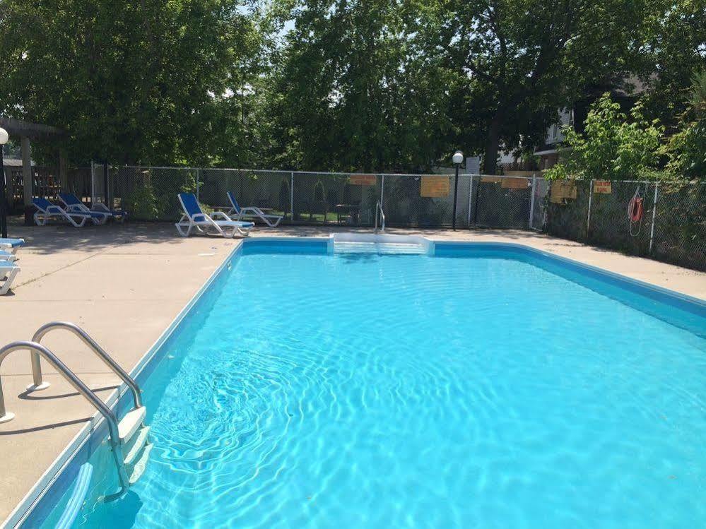 Villa Nova Motel Wasaga Beach Bagian luar foto